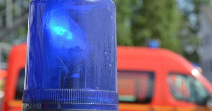 Прожгло пальцы до кости: в Одессе мужчина пострадал из-за зарядной станции