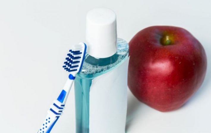 Секреты идеальной улыбки: как правильно применять ополаскиватель для максимальной защиты зубов