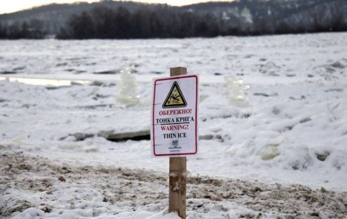 Смертельная оттепель: за сутки тонкий лед унес жизни четырех украинцев, включая 12-летнего ребенка