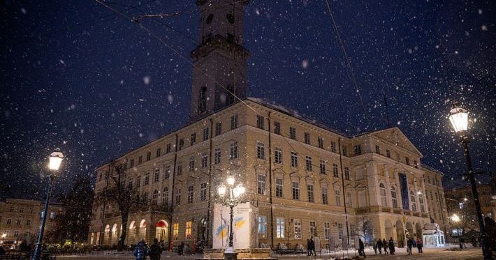 Света нет 15 часов: во Львове закрываются рестораны