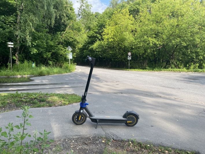 В Мелитополе мужчина украл электросамокат за 100 тысяч рублей