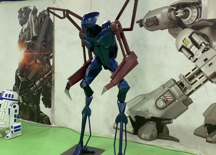 «Закрылись раньше и начали разбирать экспонаты»: выставка роботов в оккупированном Мелитополе неприятно удивила “сервисом”