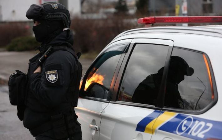 Мужчина бросил гранату в полицейских в Черновицкой области: продолжается спецоперация