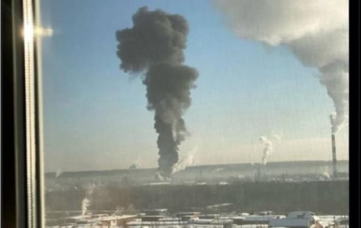 Цены на бензин в России взлетели после новых ударов по НПЗ - СМИ