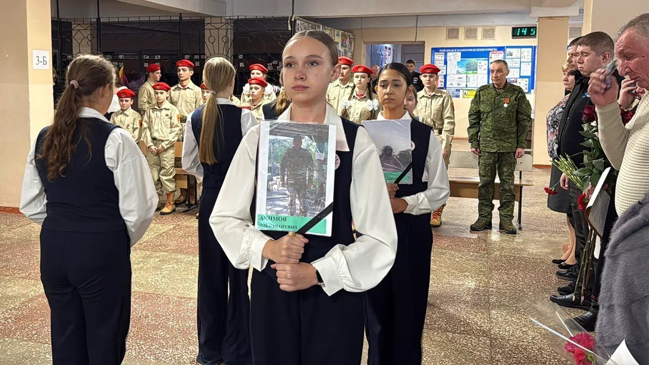 Мілітаризація дітей: донецька школа ховає на війні своїх випускників «партіями», - ФОТО, ВІДЕО, фото-1