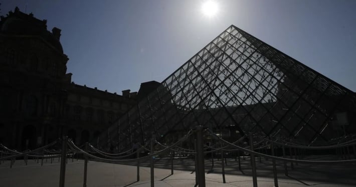 Чрезвычайная ситуация в Лувре: часть залов музея закрыли из-за подтопления