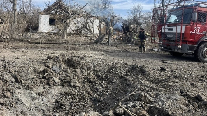 Авиаатака на Запорожский район: спасатели деблокировали женщину из-под завалов