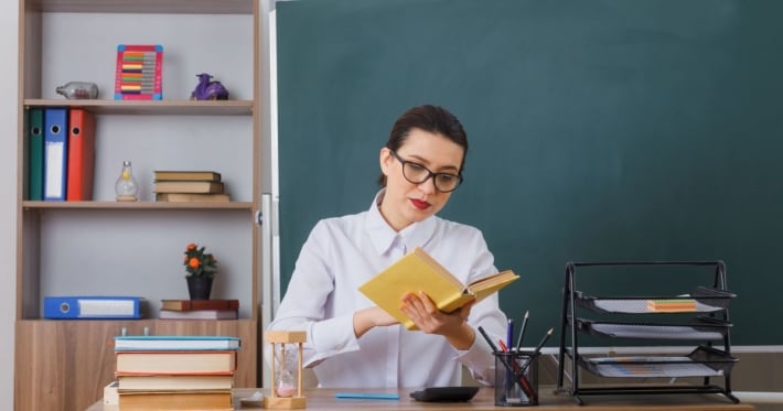 Без опыта домашнего насилия и буллинга: в Украине ввели требования для работы в школах и детсадах