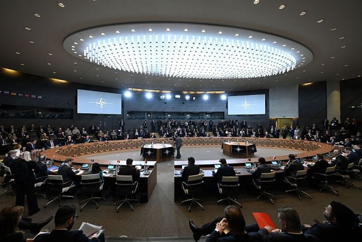 «Без сюрпризов»: в НАТО отреагировали на слухи о регулярных «сливах» данных Кремлю со стороны Венгрии