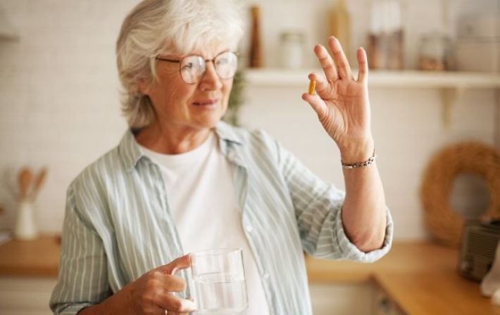 Эликсир молодости или маркетинговый миф: генетик объяснил реальное состояние исследований «таблеток долголетия»