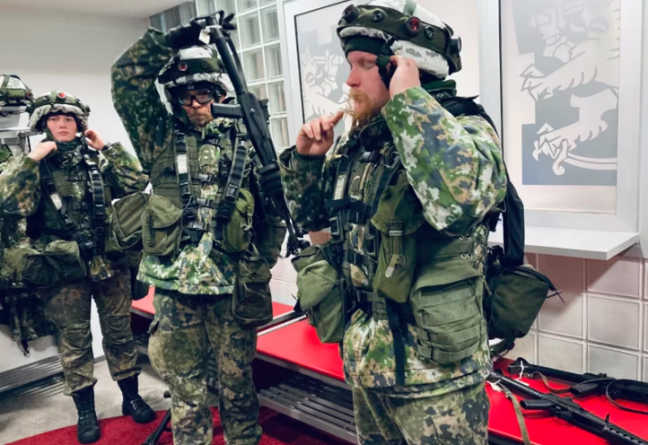 Финляндия усиливает мобилизационную готовность: резервистам разрешили брать на фронт личное оружие и дроны