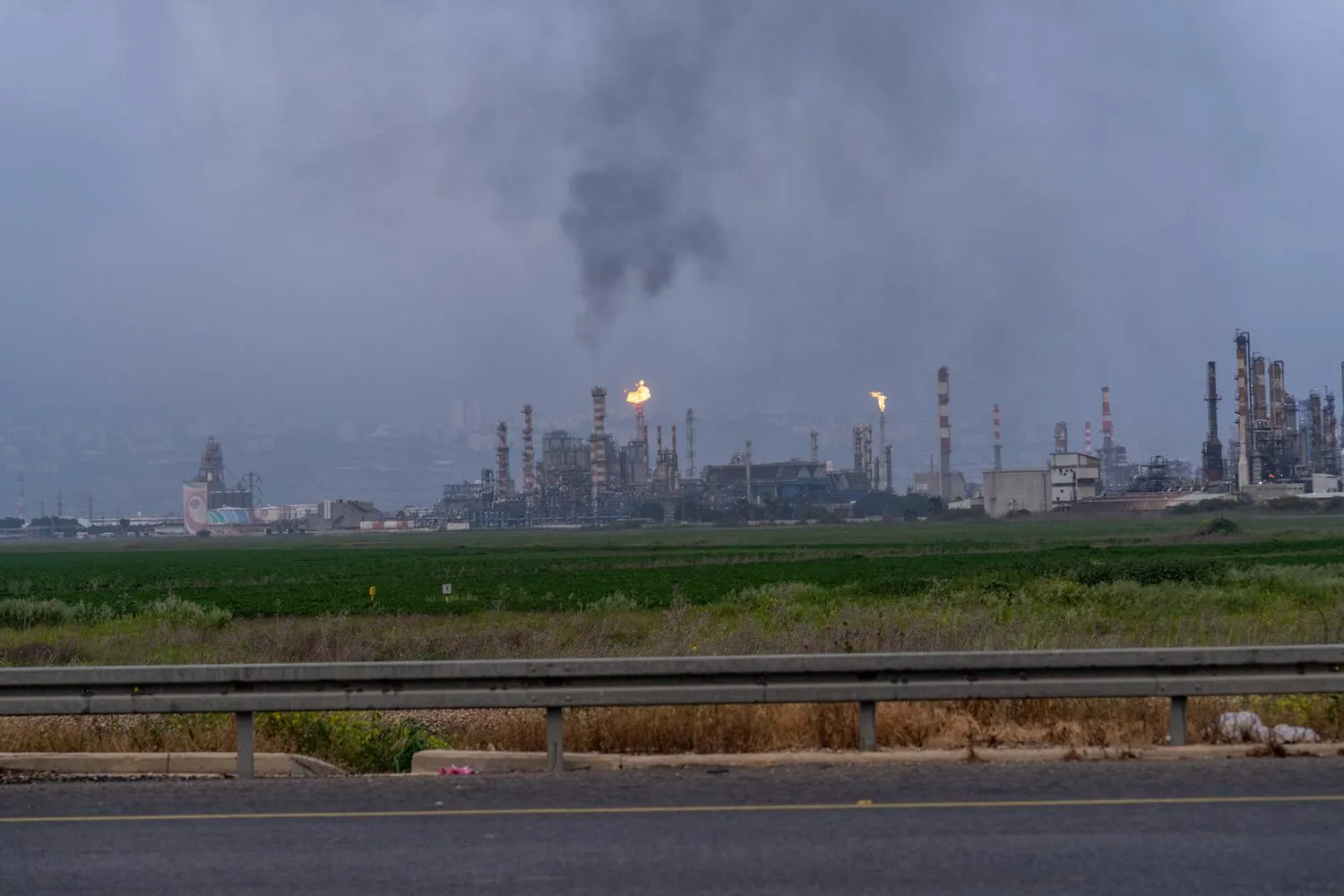 Водночас видання The Jerusalem Post зазначає, що сам завод зазнав пошкоджень від уламків ракети.