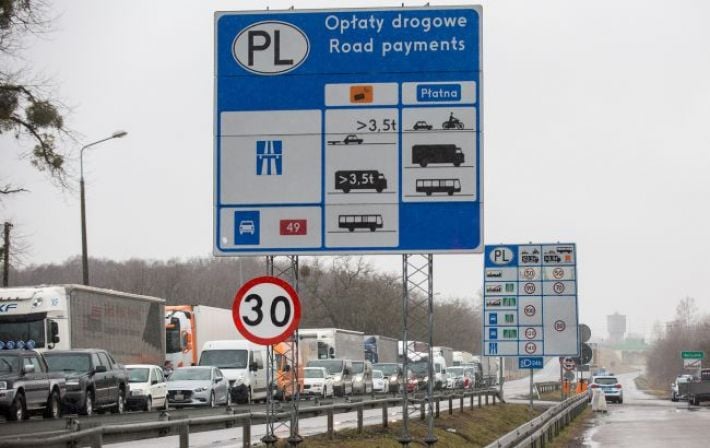 Каникулы и подготовка к праздникам: в ГПСУ объяснили причины ажиотажа на границе с Польшей