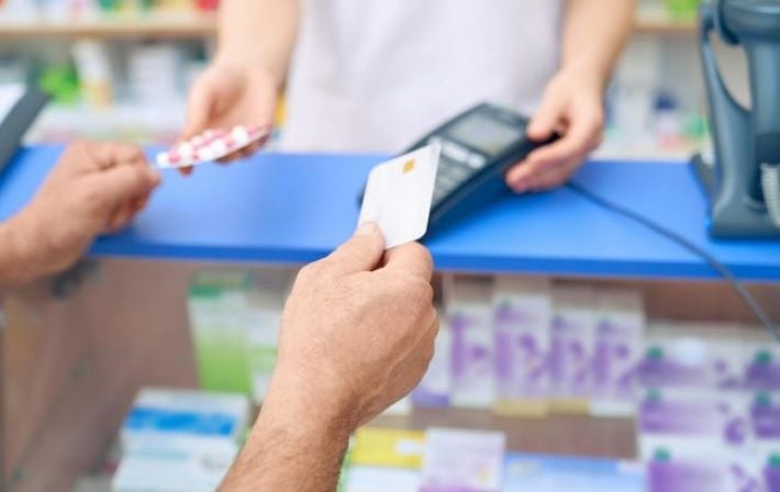 Лекарства рядом с топливом: почему «аптечная реформа» на АЗС и почте тревожит фармацевтическое сообщество