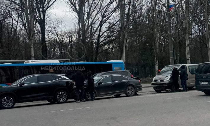 Массовое ДТП в центре Мелитополя: на улице Героев Украины столкнулись три автомобиля