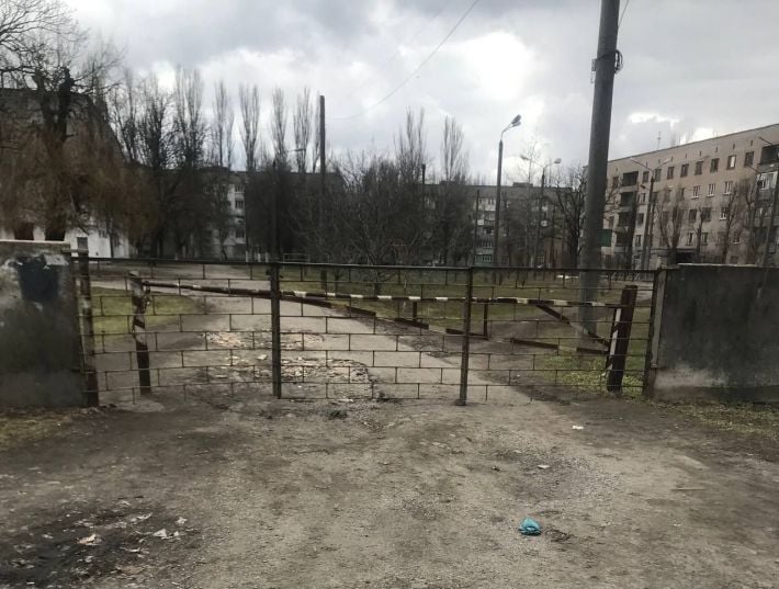 Город не для людей: в Мелитополе перекрывают проходы, а жаловаться советуют "в Кремль"