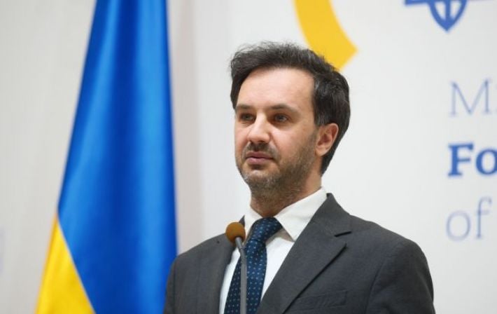 «На воре и шапка горит»: МИД Украины жестко высмеял истерику Сийярто из-за захваченных миллионов «Ощадбанка»