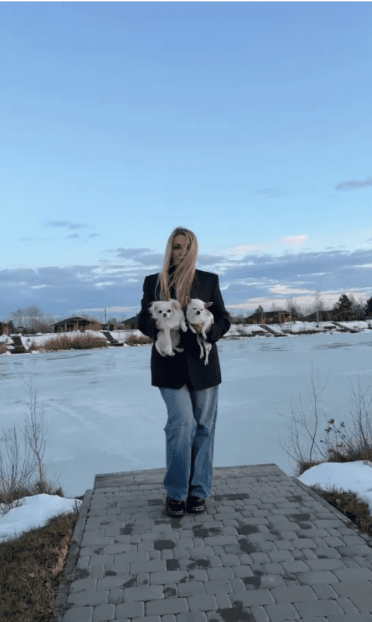 Він є родичем учасника гурту Андрій Григор'єв-Апполонов із колективу Іванушки International.