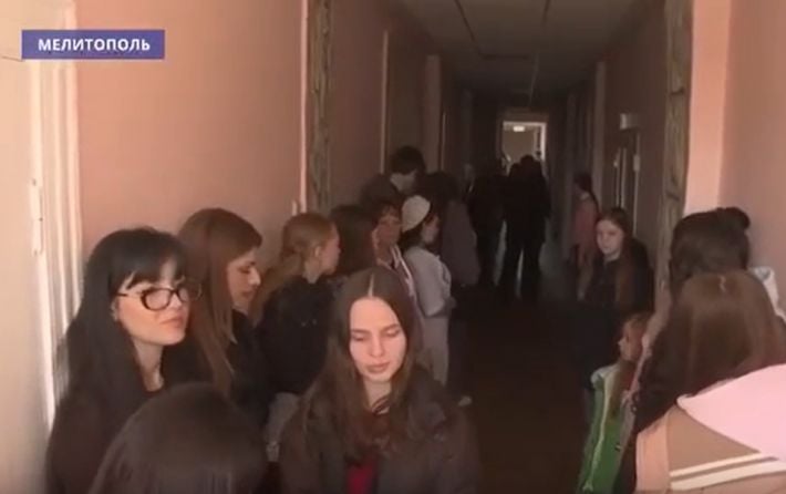 "Зов сердца" за 3000 рублей: в Мелитополе медиков заманивают гарантиями и копеечной поддержкой