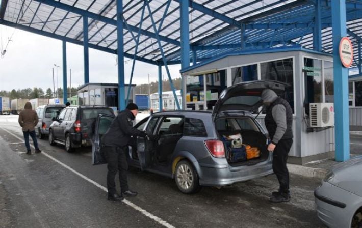 Пункт пропуска "Тиса" возле Чопа временно остановил работу: что произошло на границе с Венгрией