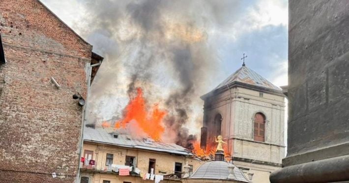 Россия атаковала Львов дронами: зафиксированы попадания в разных районах, есть раненые