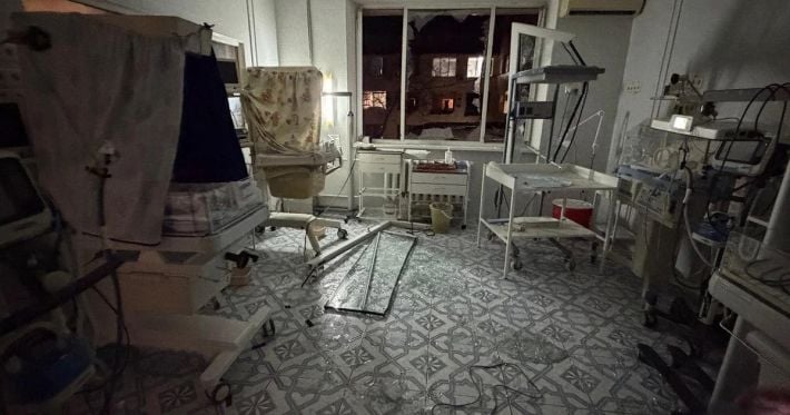 Российский «Шахед» ударил по роддому, где находились десятки рожениц и новорожденных: детали и фото