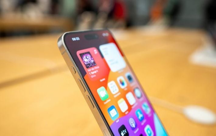 Шпионская программа Darksword массово взламывает iPhone через украинские сайты, - Reuters