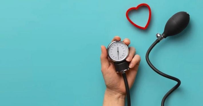 Тихий убийца: кардиолог назвал восемь скрытых причин повышенного давления, о которых редко говорят