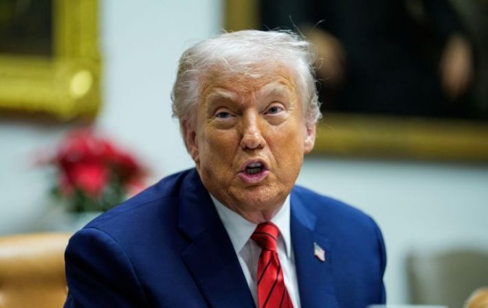 Трамп публично признал, что покупает обувь своим министрам: что известно о странном правиле