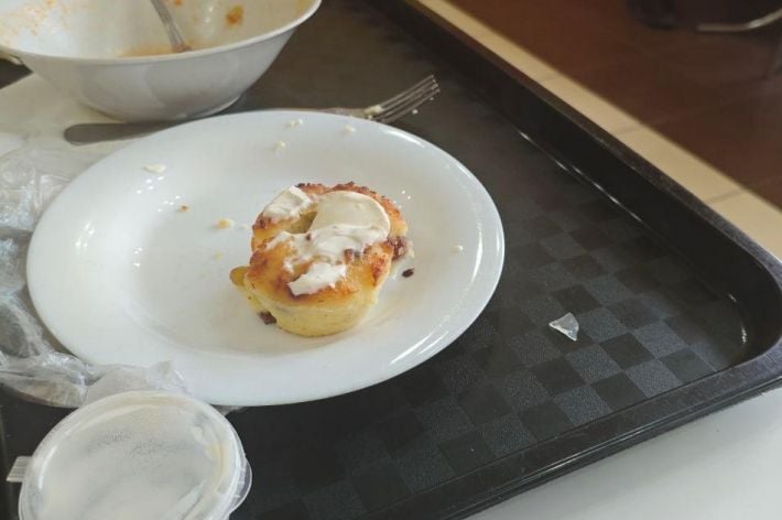 В Мелитополе посетитель столовой пожаловался на стекло в сырнике