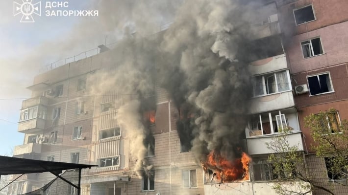 750 квадратных метров в огне: в Запорожском районе горело многоэтажное здание