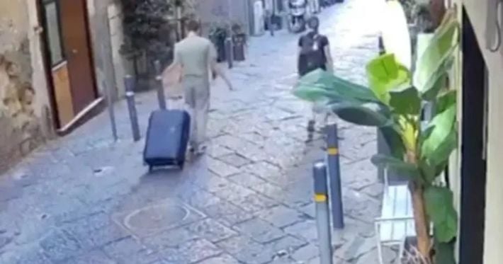 Детская шалость с трагическим финалом: в Неаполе погибла туристка