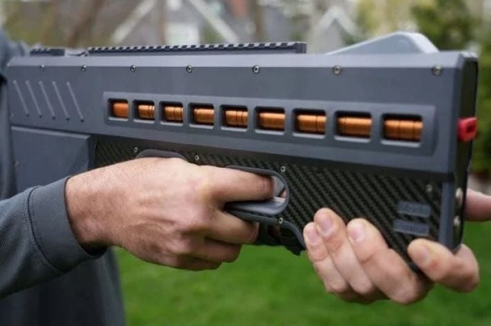 До 2000 выстрелов в минуту: в Китае представили бесшумное электромагнитное оружие