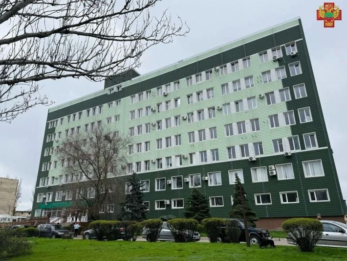 Медицинский коллапс в Мелитополе: медсестры делают уколы с фонариком, а туалеты в больницах закрыты