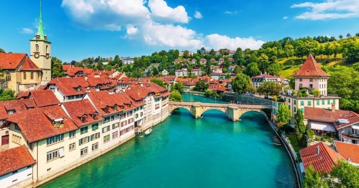 «Молитвы читаю»: украинка пожаловалась на работу в Швейцарии за 160 тысяч грн