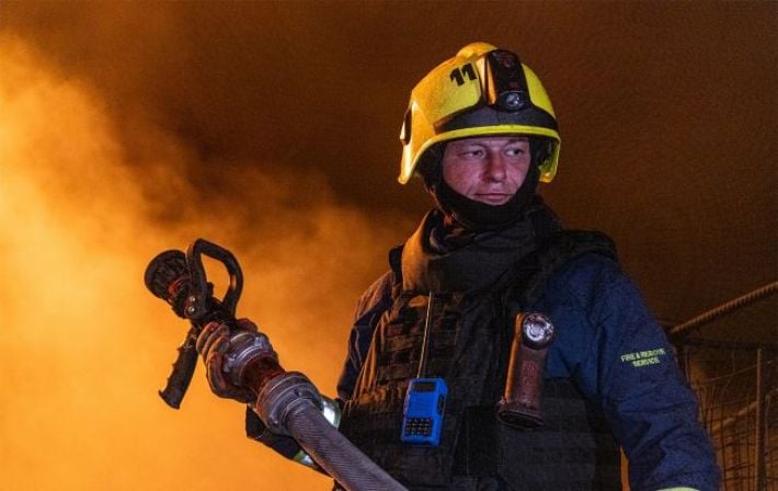 Ночной террор в Чернигове: массированная атака дронов унесла жизнь подростка и разрушила жилье