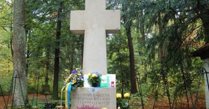 Перезахоронение Бандеры: почему вернуть прах в Украину непросто