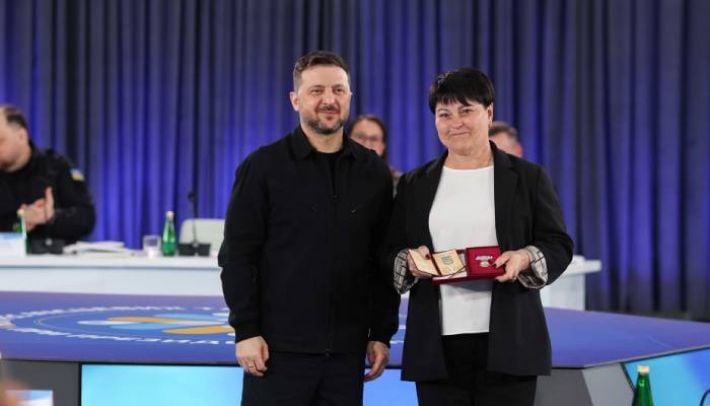 Президент Украины наградил орденами и знаками отличия представителей Запорожской области