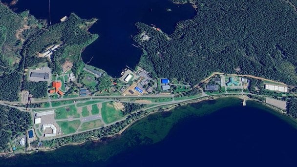 За інформацією журналістів, системи розміщені у вигляді двох оборонних кілець, що нагадує принцип захисту Москви та забезпечує підвищений рівень безпеки об’єкта.