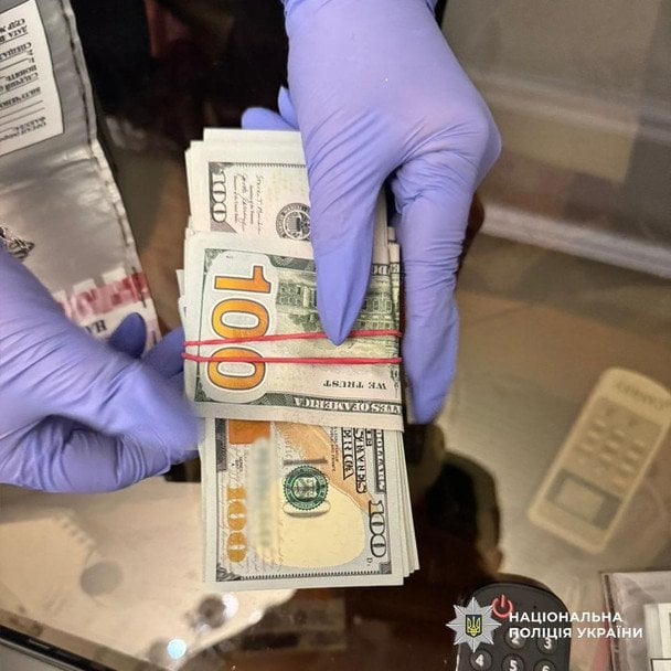 Коли чоловік заявив, що не має таких коштів, тиск лише посилився. Через нестерпний біль він неодноразово втрачав свідомість.