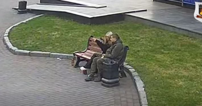 Стрельба в Луцке: девушку, попавшую в троллейбус с пассажирами, проверяют правоохранители