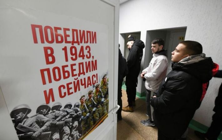 Студенческая «бронь» под замком: на оккупированном Донбассе началась принудительная мобилизация учащихся вузов