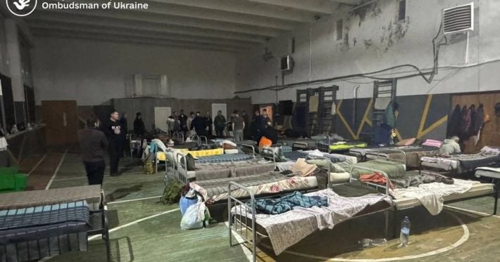 Три кружки и один туалет на 60 человек: омбудсмен показал условия в Ужгородском ТЦК
