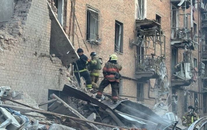 В Днепре после ночного удара РФ есть погибшие, под завалами ищут людей