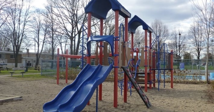 В Киеве проверяют сообщения о якобы «маньяке с иглами» возле детских площадок