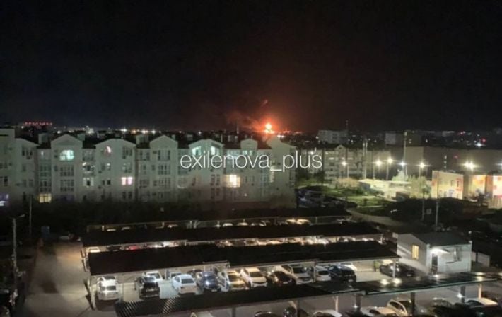 В Севастополе дроны атаковали нефтебазу: в районе порта вспыхнул пожар