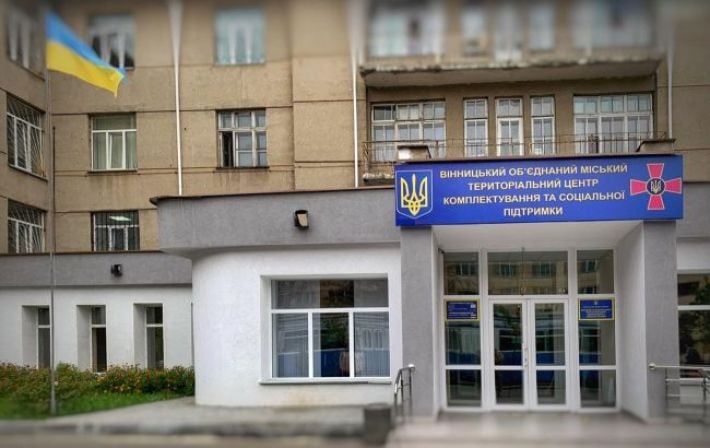 В Виннице мужчина напал с ножом на представителей ТЦК: один из военных в реанимации