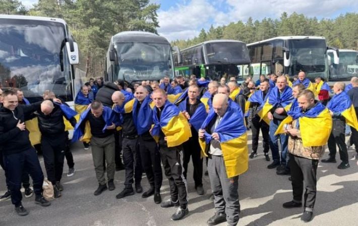 Украина провела новый обмен пленными с Россией: домой вернулись 193 защитника