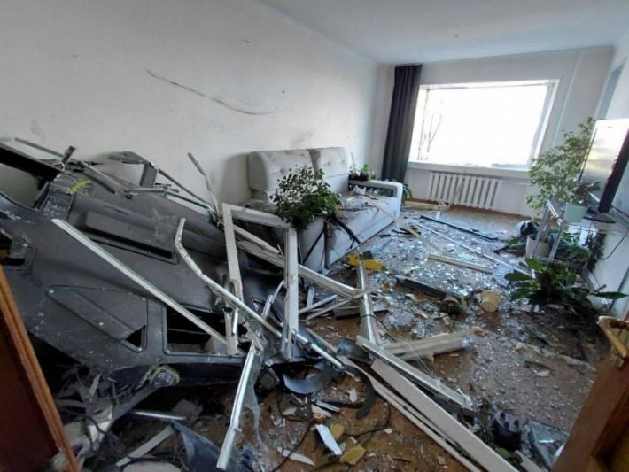 «Случай один на миллион»: в Днепре дрон влетел прямо в окно квартиры