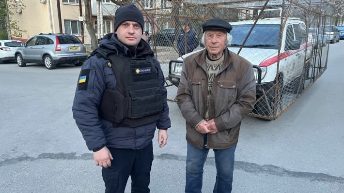 Остался один под обстрелами: из Запорожья эвакуировали 88-летнего мужчину